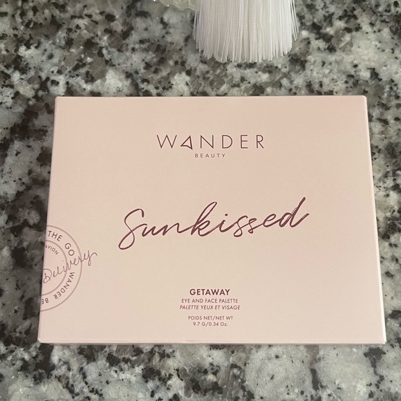 HP🥳 WANDER BEAUTY
SUNKISSED GETAWAY - EYE & FACE PALETTE
NEW - Picture 8 of 14